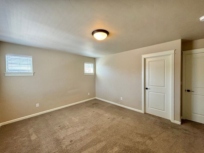 Building Photo - 2965 Yew Park Ln