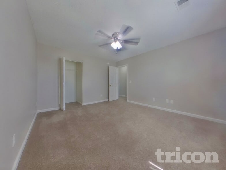Building Photo - 390 Fox Trot Dr