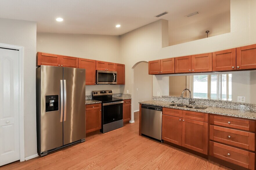 Building Photo - 1710 James Pointe Dr