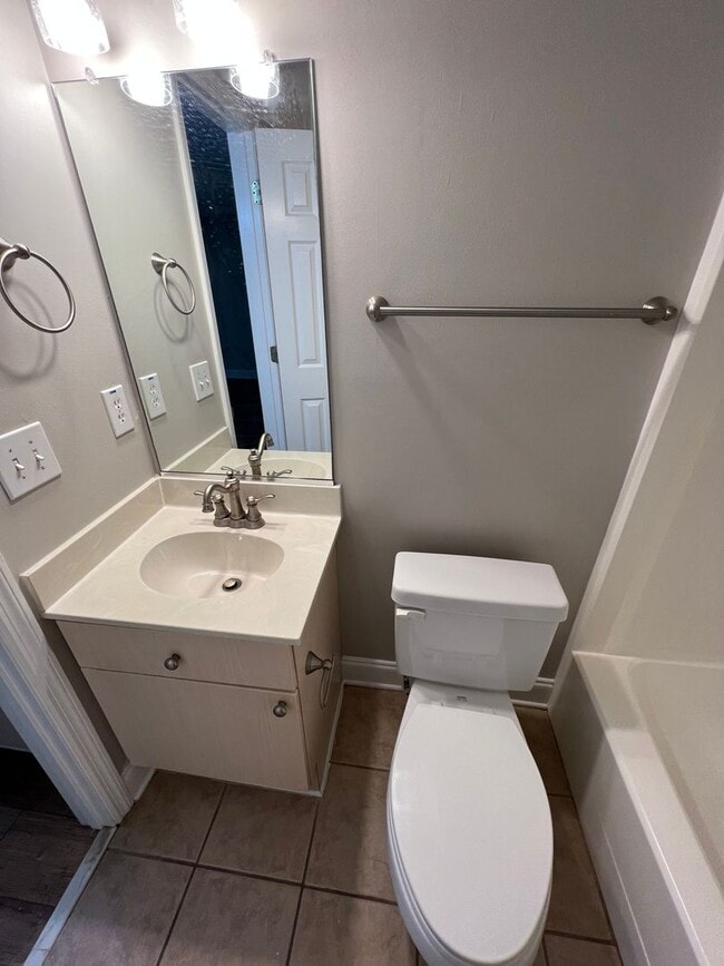 Building Photo - 2 bed / 2 bath townhome in Pelican Cove