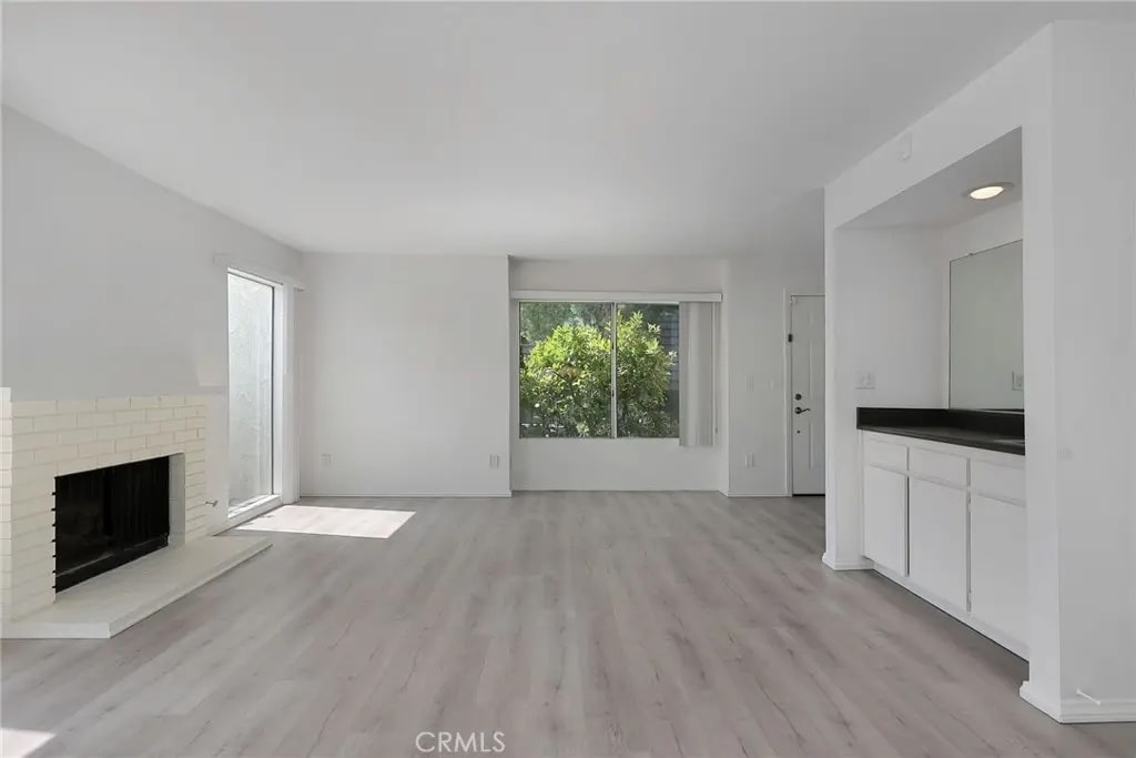 Building Photo - 11818 Moorpark St