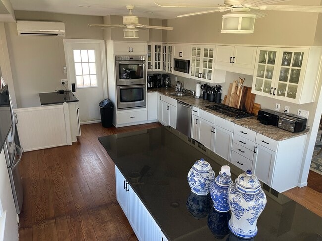 large kitchen island - 58 Linden Ave