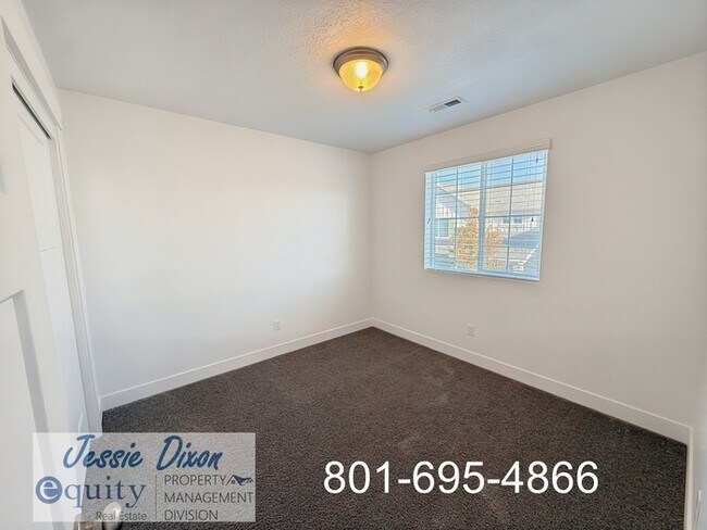 Building Photo - 1822 W Parkview Dr