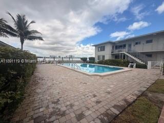 Building Photo - 2208 Bay Dr