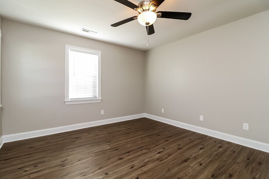 Building Photo - 14 Olde Charles Towne Ct