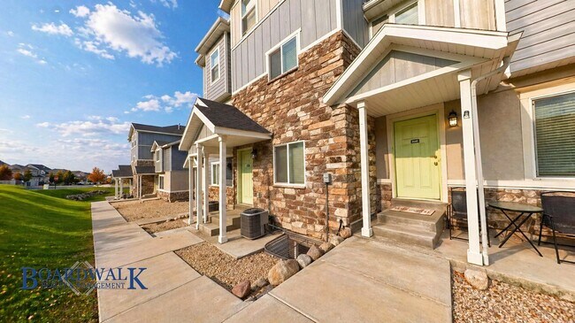 Building Photo - Large Herriman 3 Bed 2 Bath Town Home!
