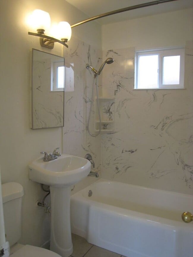 Building Photo - Vintage 1bdr unit in heart of Normal Heights! $500 Holiday Special!!