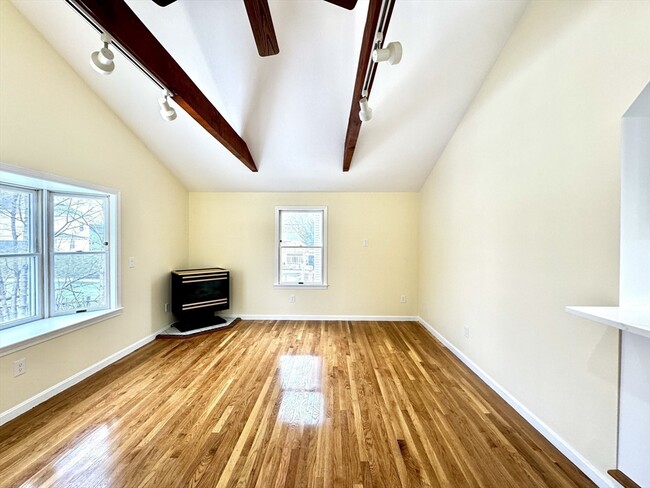 Building Photo - 98 Safford St