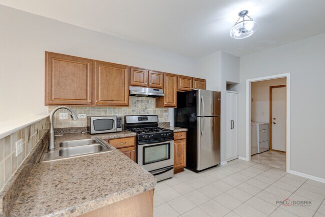 Building Photo - 708 Valley View Ct