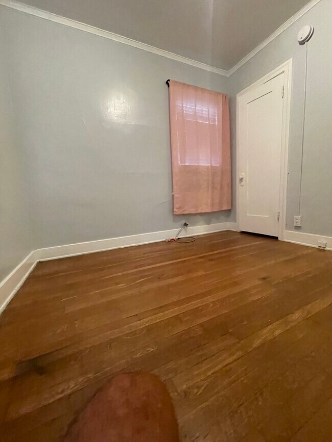 Bedroom with Walk-In Closet - 2819 Griffith Park Blvd