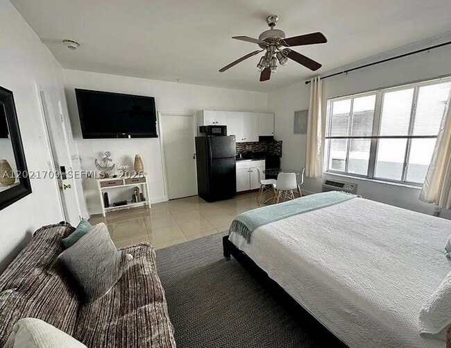 Building Photo - 3700 Collins Ave