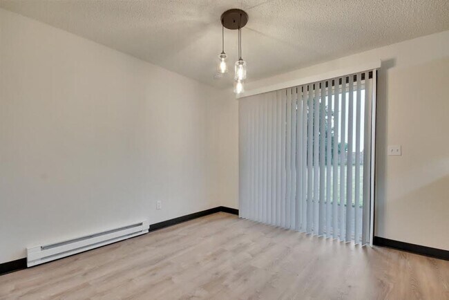 Building Photo - R185