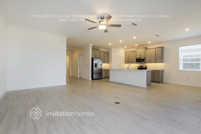 Building Photo - 14110 17 Ct E