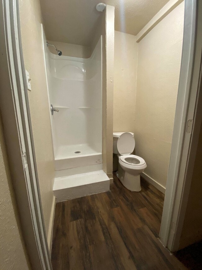 Building Photo - 514 Ruddy St