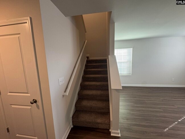 Building Photo - 811 Coburg Ln