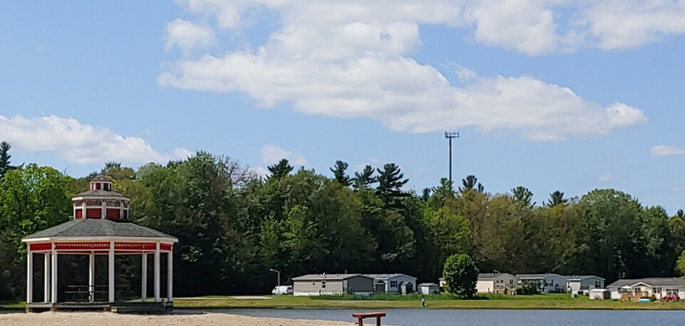 Building Photo - 410 Deerfield Ln