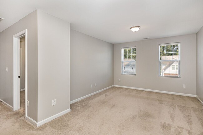 Building Photo - Beautiful 3BR 2.5BA plus a spacious loft! ...