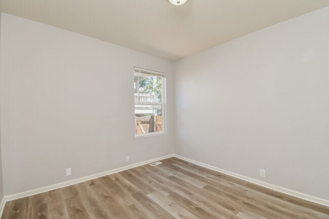 Building Photo - 7367 Glenburn Dr