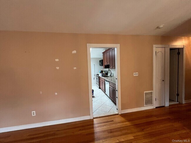 Building Photo - 4 Rosemont Dr