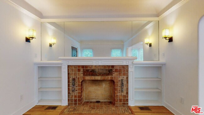 Building Photo - 1011 N La Jolla Ave
