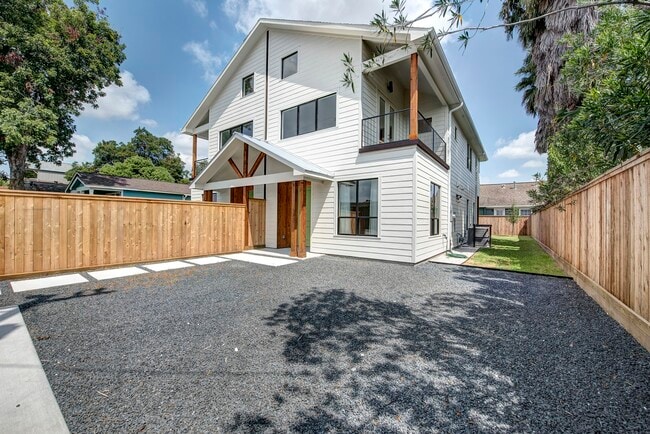 Building Photo - 1733 Airline Dr