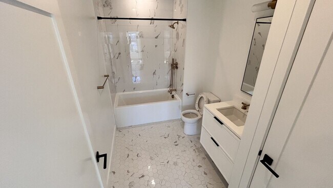 Building Photo - Luxurious Allston 2bd/2ba with washer/dryer in Unit!