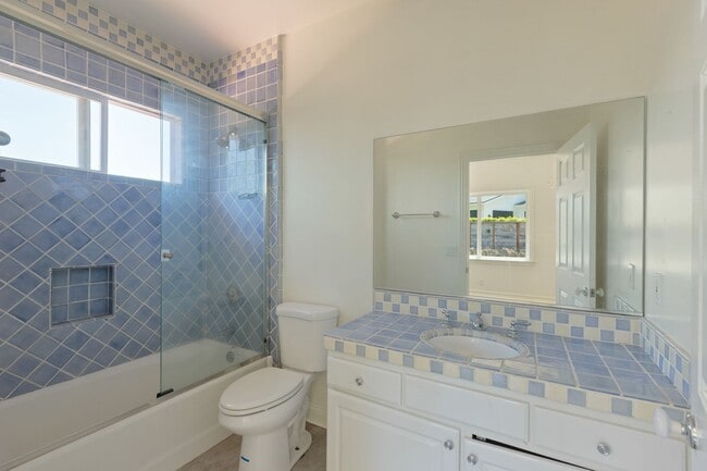 Building Photo - Elegant 5-Bedroom Estate with Pool in Prime Woodland Hills