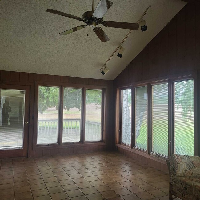 Building Photo - 165 Rokeby Rd