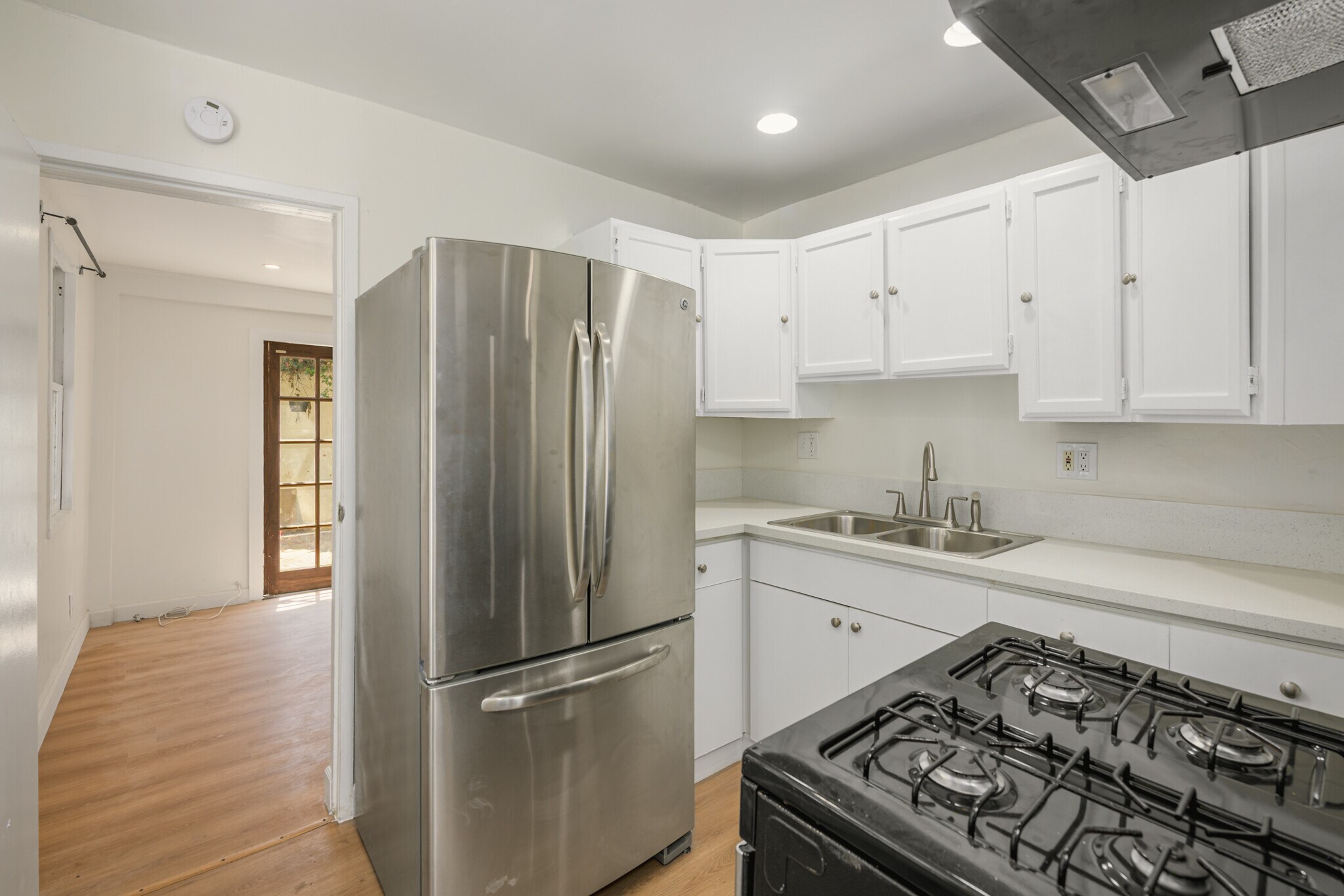 Building Photo - 1325 N Orange Dr