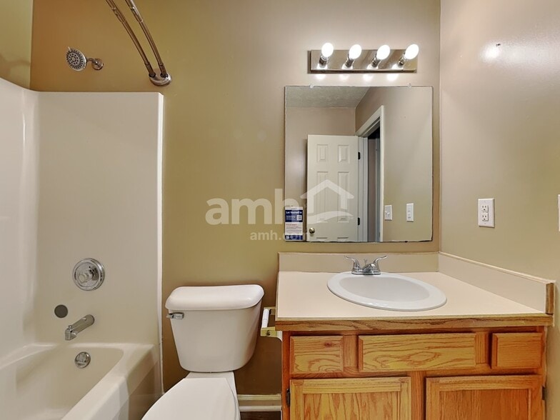 Building Photo - 132 Warner Dr