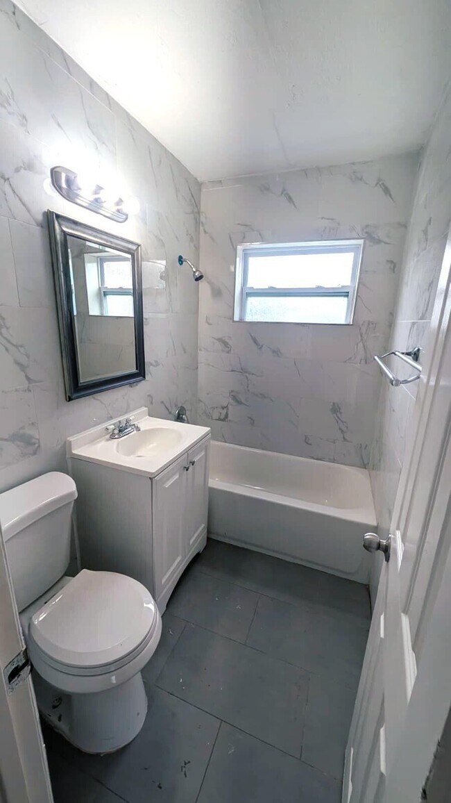 Building Photo - 801 NW 33rd Terrace