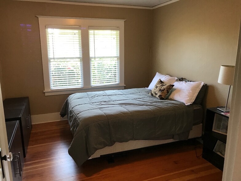 Building Photo - 6005 NE Failing St