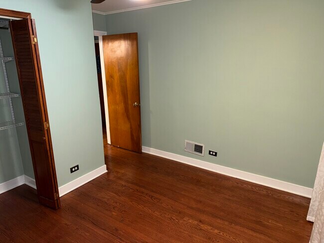 Building Photo - 5552 S Kolmar Ave