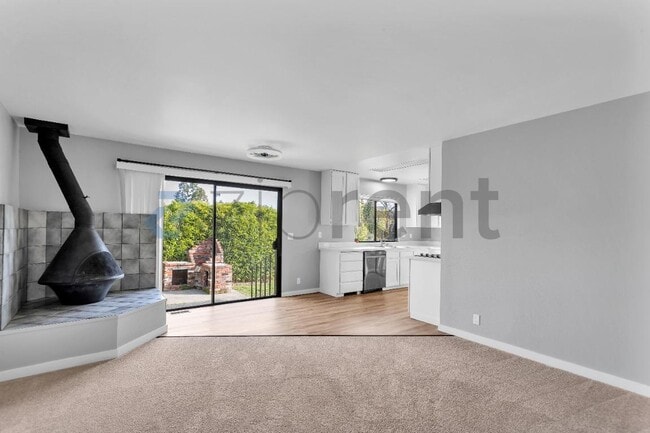 Building Photo - 25 Leslie Ct