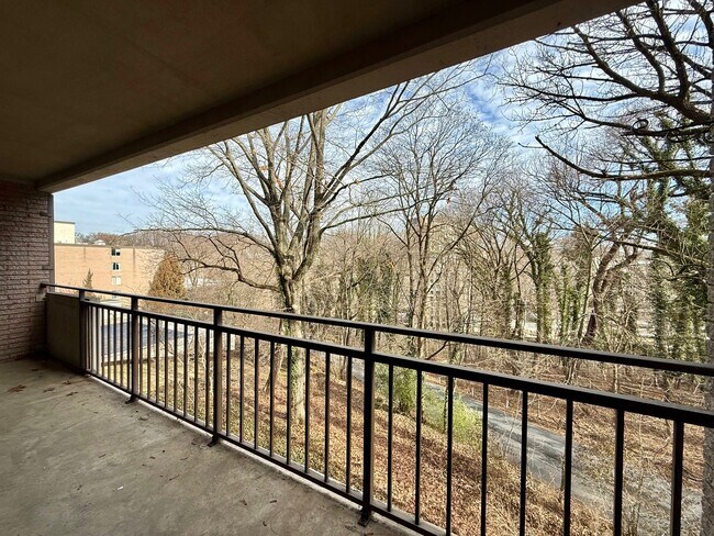 Building Photo - 2300 Riddle Ave