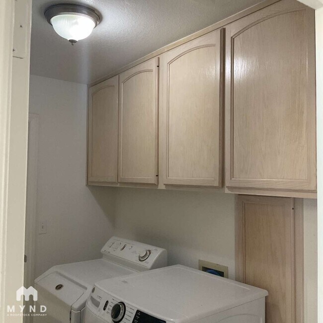 Building Photo - 9054 Claretta Dr