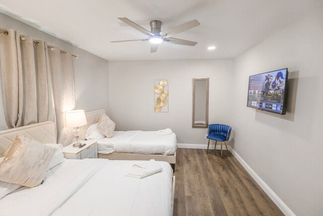 Building Photo - 1063-67 Gillespie Dr