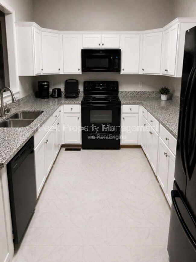 Building Photo - 117 E 13th St