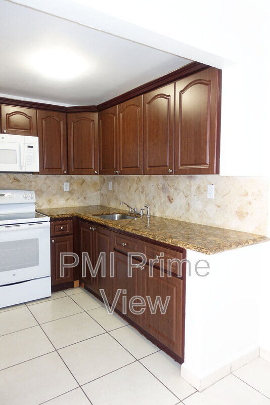 Building Photo - 495 NW 72nd Ave