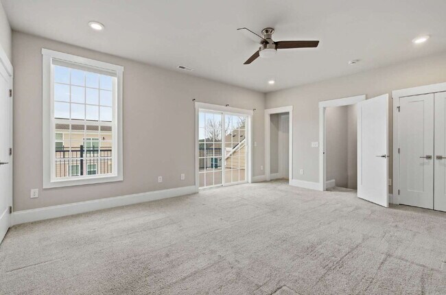 Building Photo - Luxury Townhome with Elevator and Rooftop Terrace