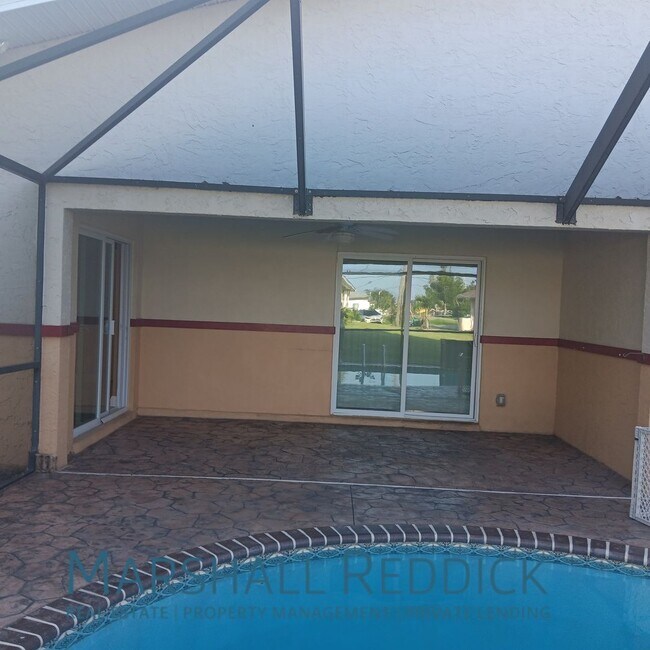 Building Photo - 2 bed 2 bath with a pool