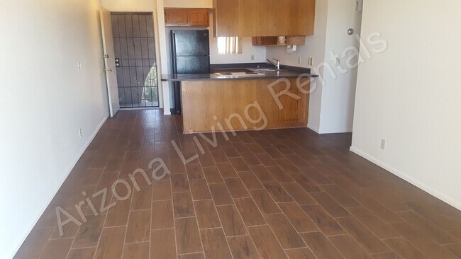 Building Photo - CONDO WITH POOL AND GARAGE