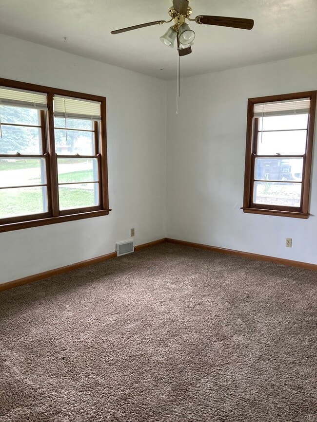 Building Photo - 4124 Lower Beaver Rd