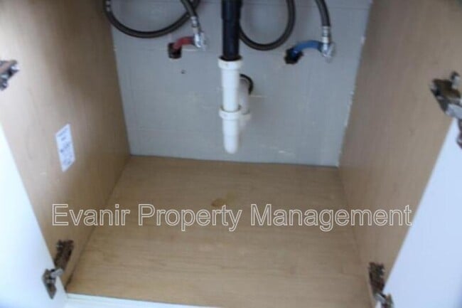 Building Photo - 1568 N Euclid Ave