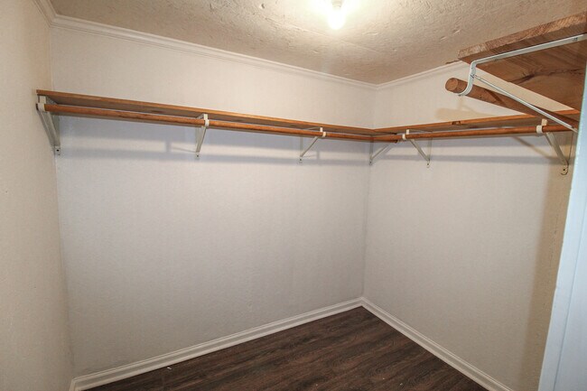 Building Photo - 6228 Rocky Ford Rd