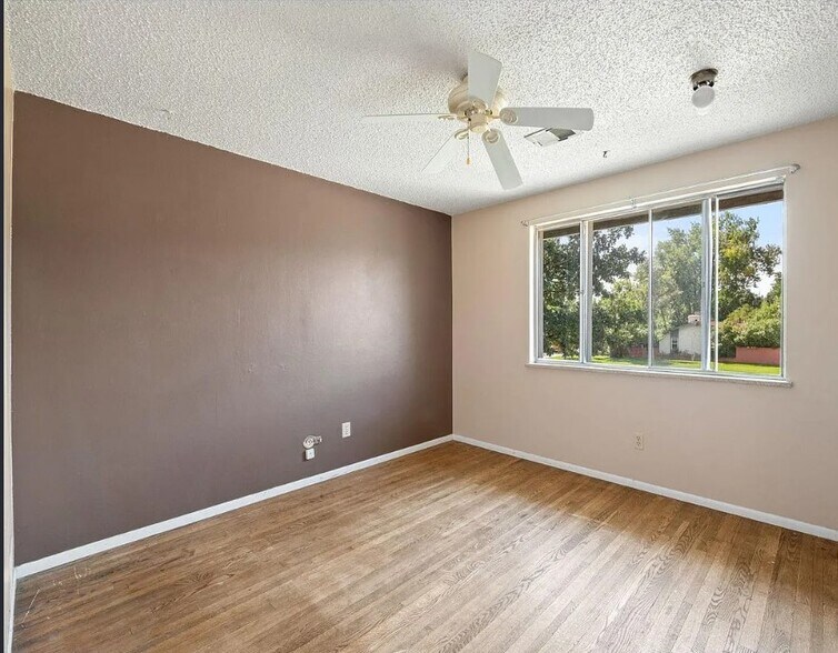 Building Photo - 2633 Sherwood Cir