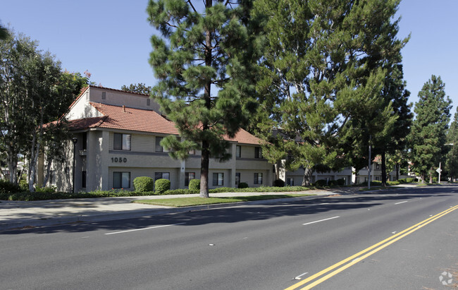 Primary Photo - Imperial Villas Apartments