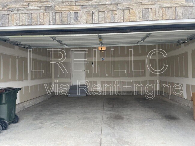 Building Photo - 9211 Tamarack Grove Ln