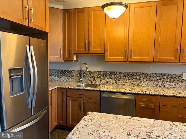 Building Photo - 223 Ingraham St NW