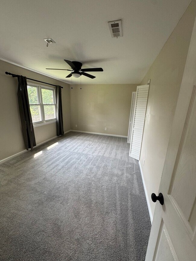 Building Photo - Available Now In Forest Creek